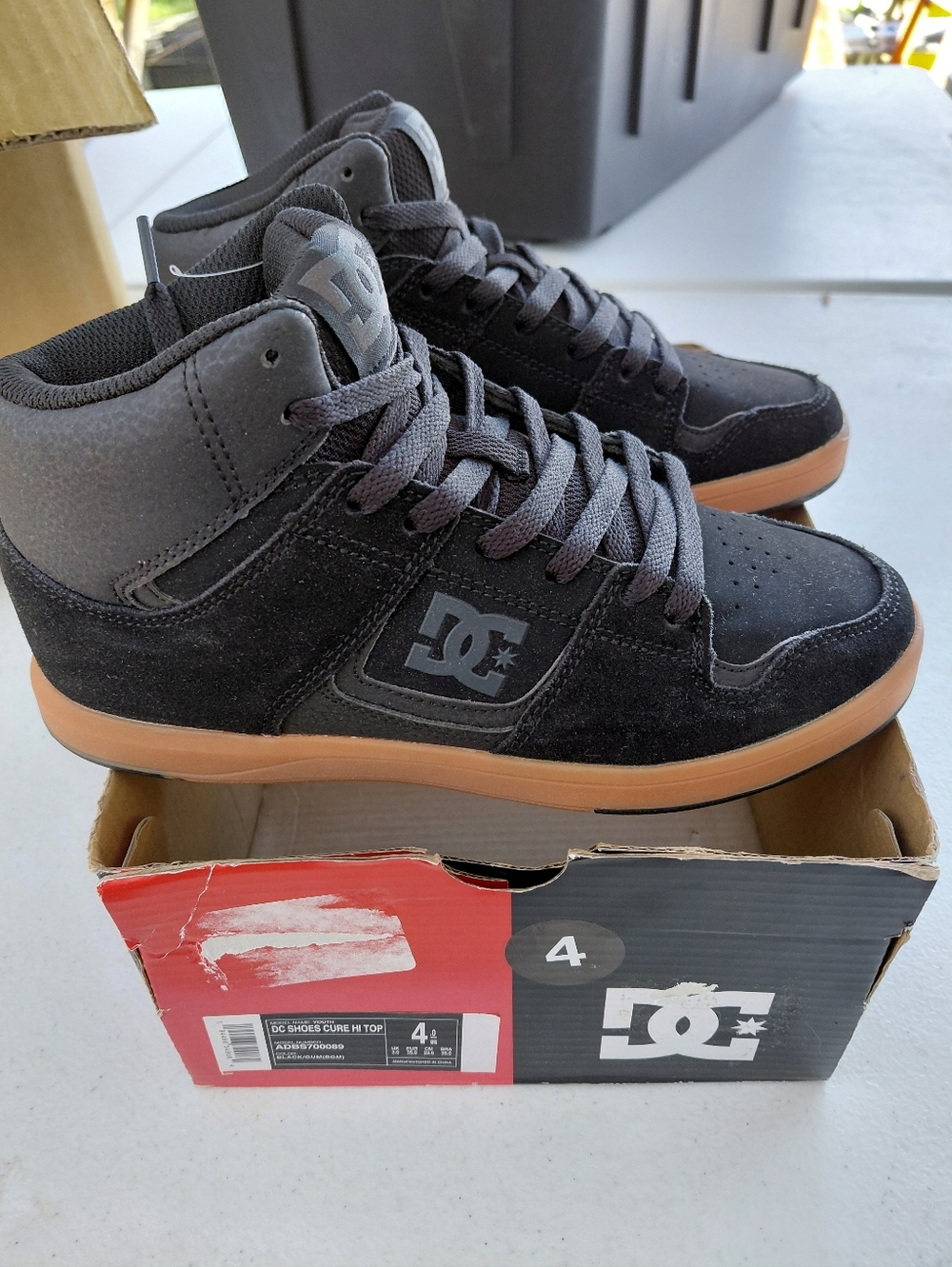 4Y DC High-Top Sneakers in Charcoal and Gum